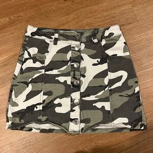 Camo mini skirt size 7